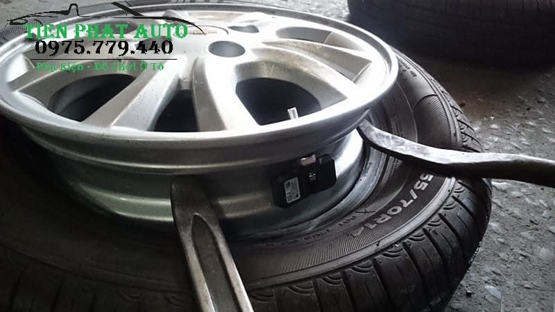 Quy trình lắp đặt cảm biến áp suất lốp van trong