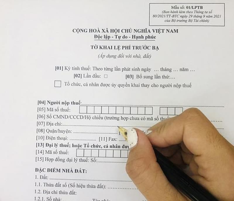 Quy trình nộp lệ phí: Mua xe cần giấy tờ gì để hoàn tất