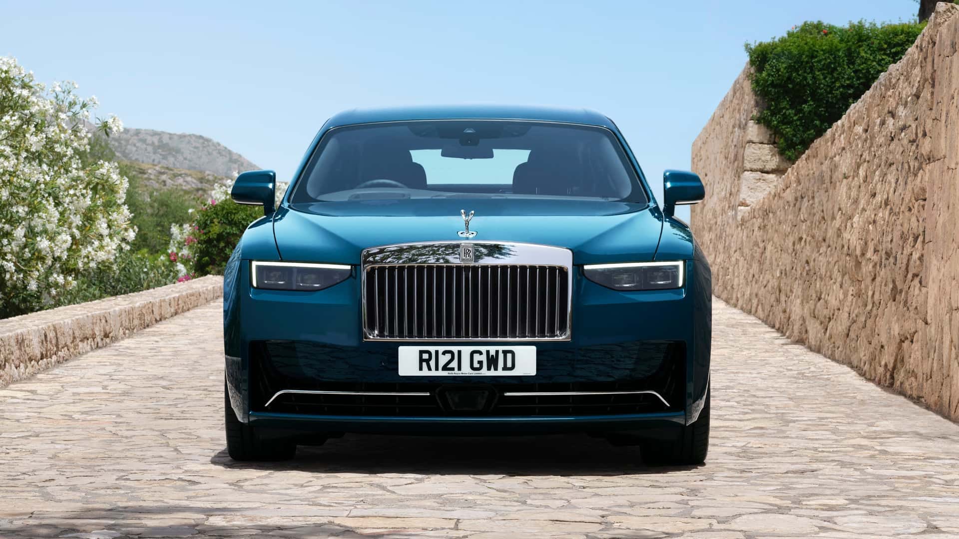 Rolls-Royce Ghost 2025 màu đen sang trọng