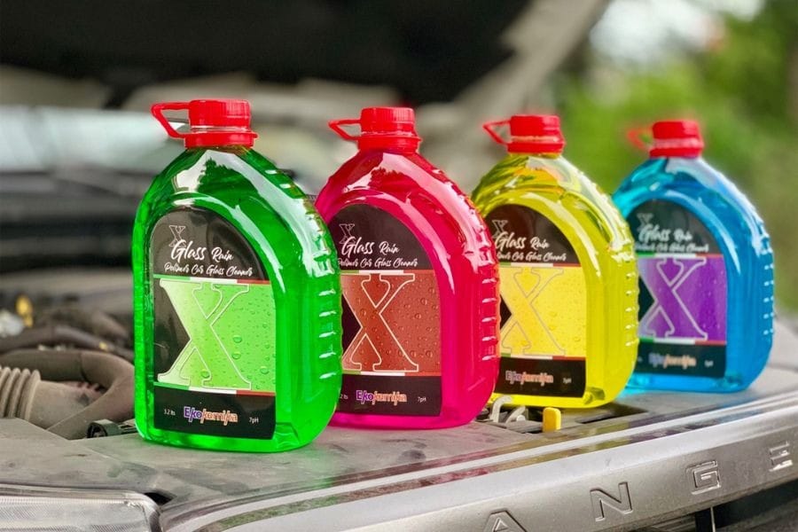 Sản phẩm nước lau kính ô tô Ekokemika XGlass Rain tạo hiệu ứng lá sen