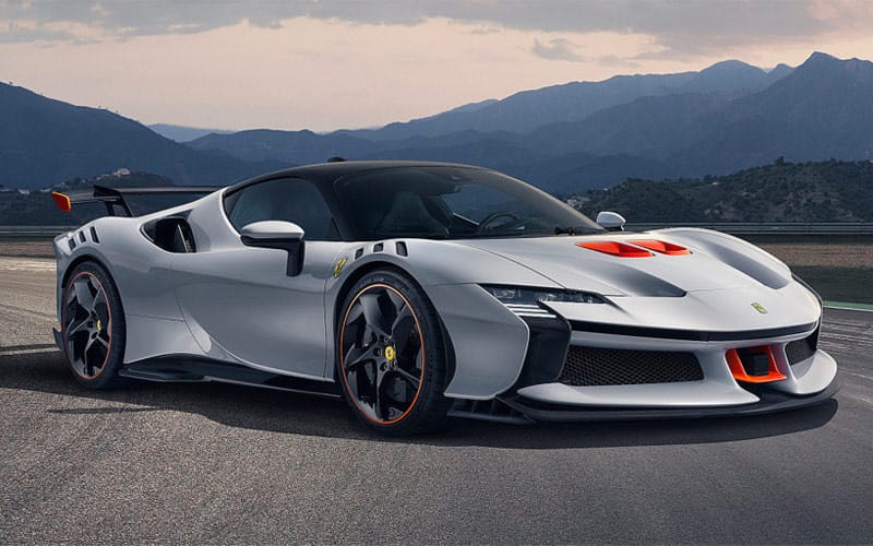 Siêu xe Ferrari hiện đại màu đỏ với logo ngựa chồm, đại diện cho xe có logo hình con ngựa giá bao nhiêu