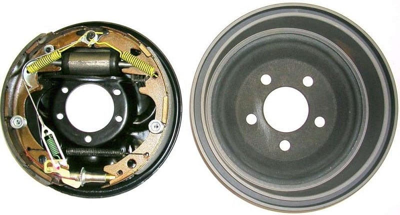 Sơ đồ cấu tạo và chức năng hoạt động của tăng bua xe tải, thể hiện mối liên hệ với má phanh.