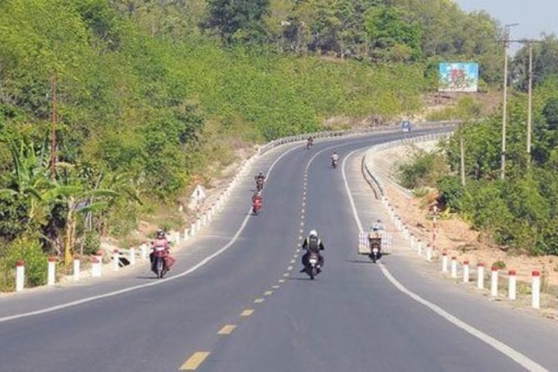 Sơ đồ minh họa vị trí lắp đặt biển báo đường hai chiều và biển giao nhau đường 2 chiều