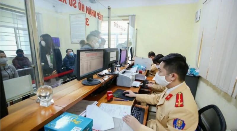 Sở GTVT kiểm tra hồ sơ cấp tem dán kính xe tải
