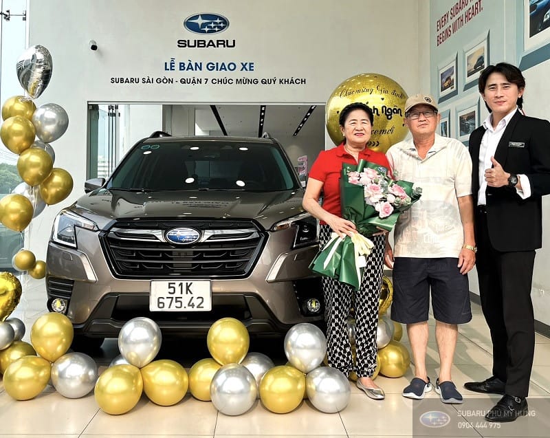 Subaru Forester giao xe