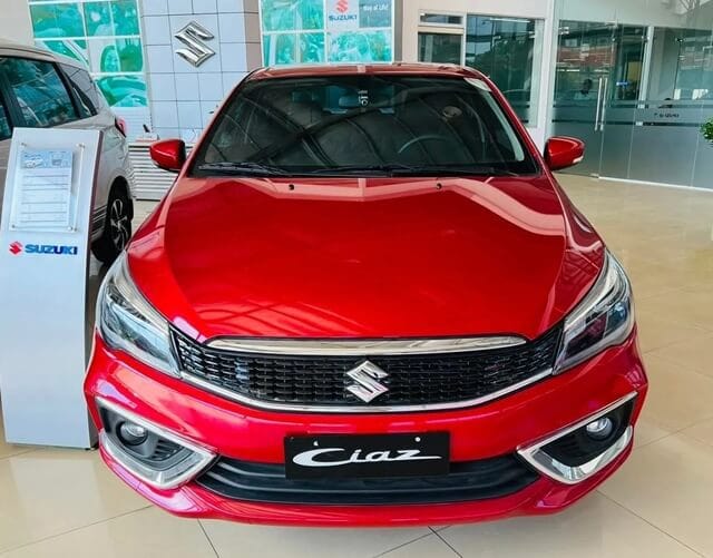 Suzuki Ciaz màu bạc sang trọng, mẫu sedan hạng B với mức giá xe Suzuki Ciaz hấp dẫn.