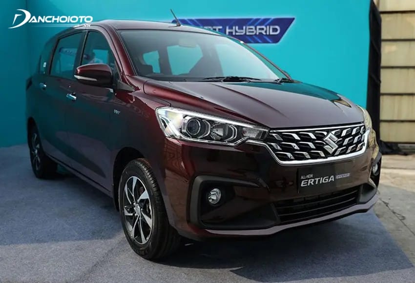 Suzuki Ertiga có ngoại hình mềm mại, hiền lành hơn so với Kia Carens