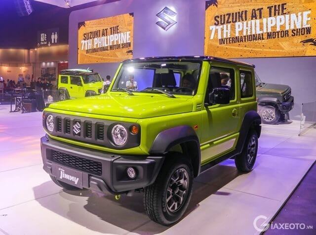 Suzuki Jimny 3 cửa màu xanh lá cây mạnh mẽ, phong cách SUV địa hình, cập nhật giá xe Suzuki Jimny.
