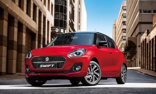 Suzuki Swift màu đỏ nổi bật với thiết kế hiện đại, thể hiện giá xe Suzuki Swift.
