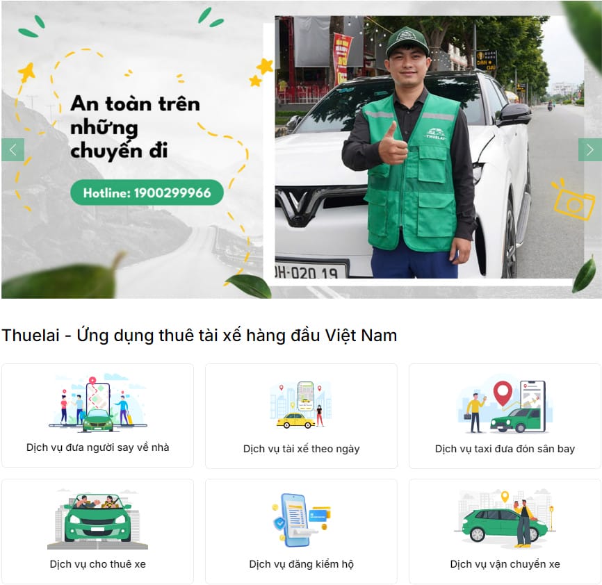 Tài xế chuyên nghiệp đang đứng cạnh xe, sẵn sàng phục vụ nhu cầu cho thuê lái xe tại Hà Nội