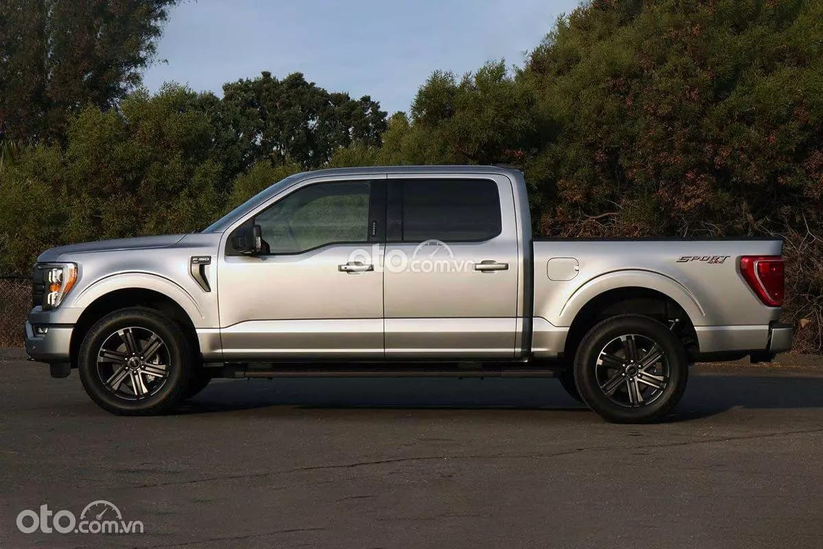 Thân xe Ford Raptor F150 nhìn từ bên hông