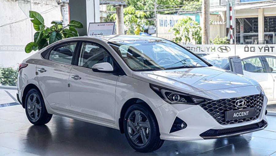 Thân xe Hyundai Accent 2023 với đường gân dập nổi và lazang 16 inch cá tính, mang đến diện mạo thu hút cho xe Accent
