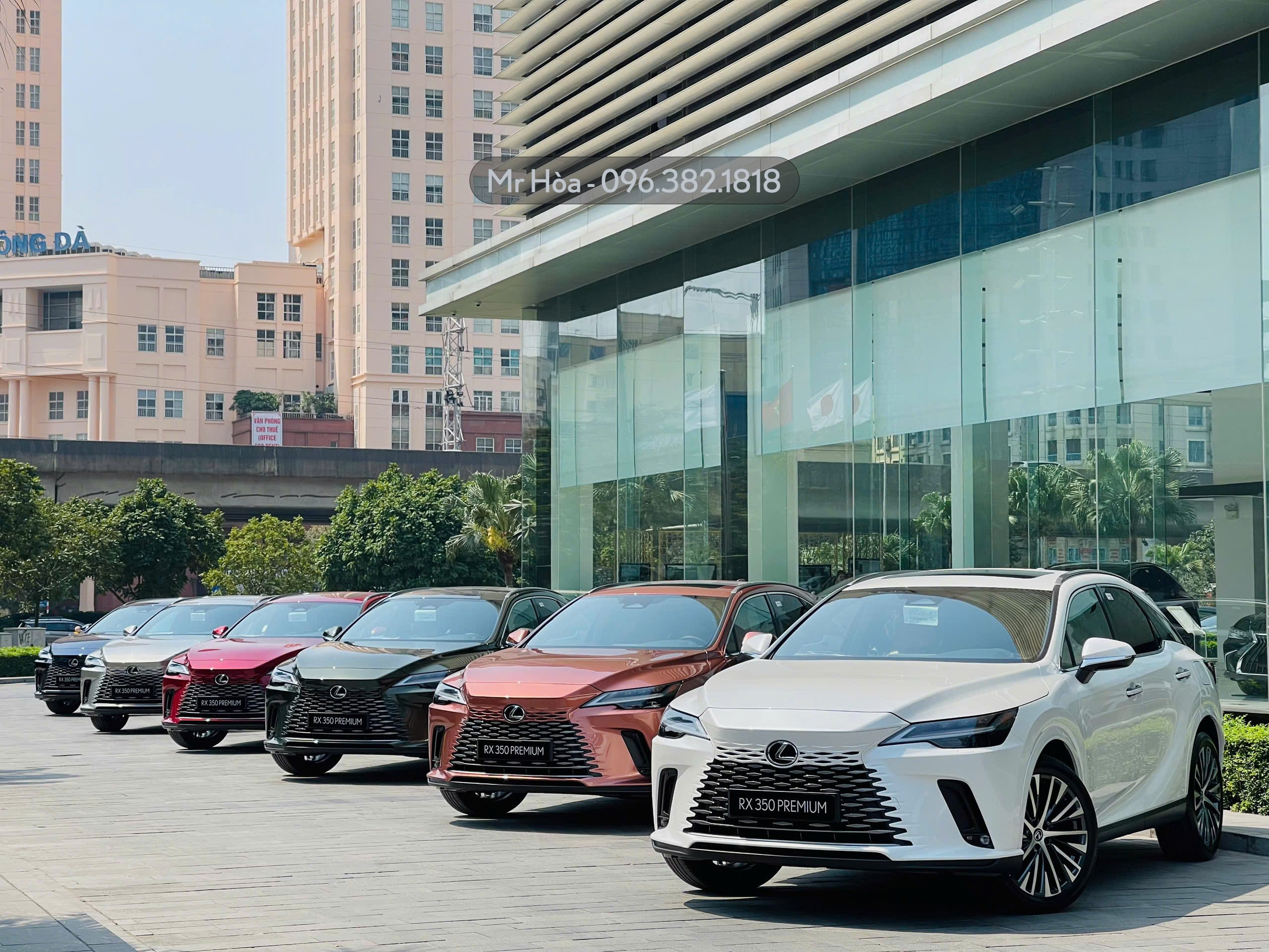 Thân xe Lexus RX 350 màu xám lịch lãm
