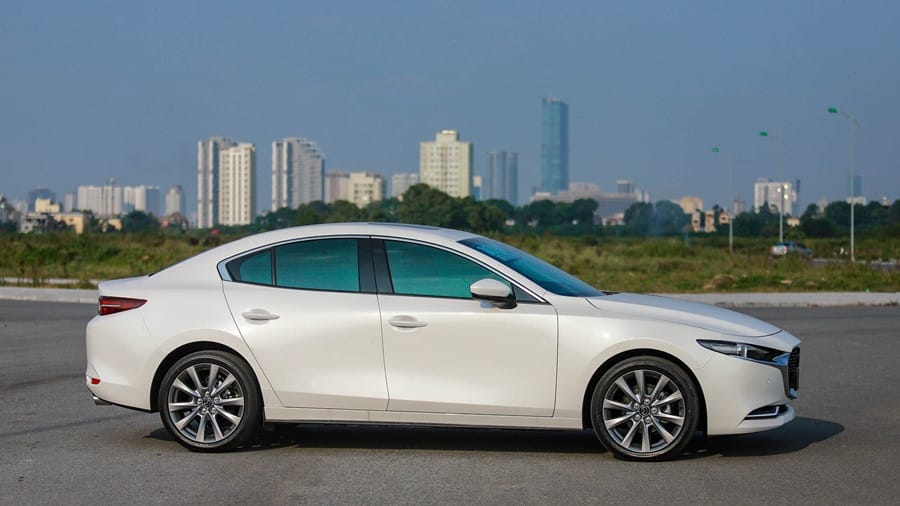 Thân xe Mazda 3 màu đỏ