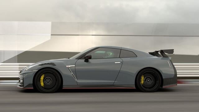 Thân xe Nissan GT-R R35 2024 với đường nét coupe thể thao