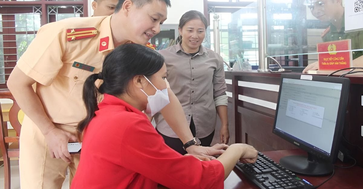 Thao tác bấm số ngẫu nhiên để cấp biển số xe 22 mới cho phương tiện