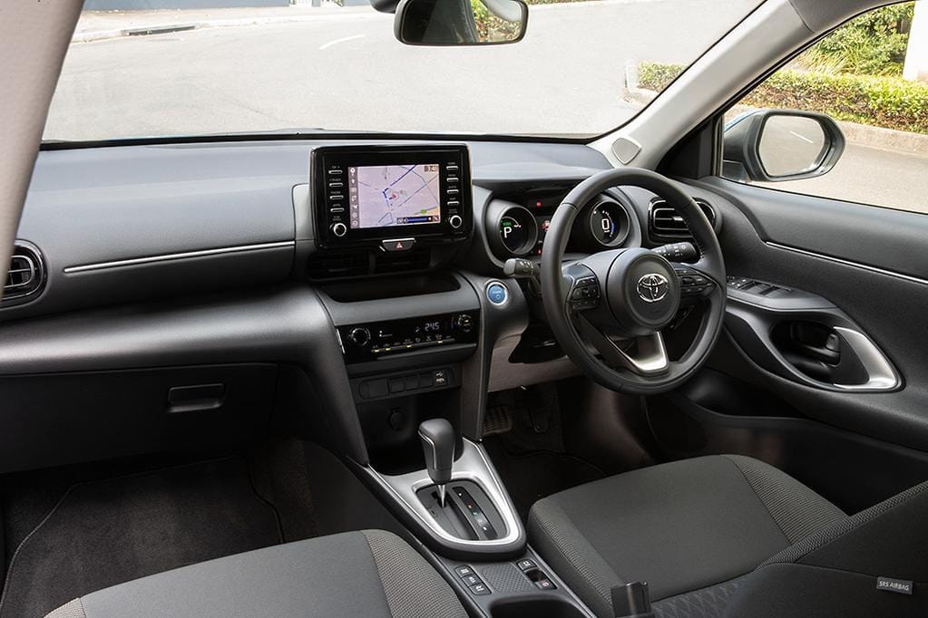 Thiết bị định vị GPS trên ô tô giúp theo dõi và giám sát hành trình phương tiện