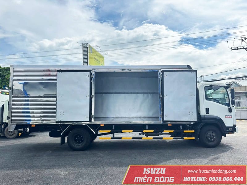 Thiết kế cửa sau thùng kín xe tải Isuzu 6.5 tấn