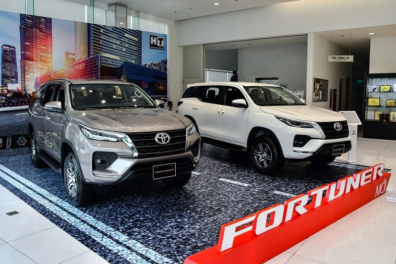 Thiết kế đầu xe Toyota Fortuner mạnh mẽ