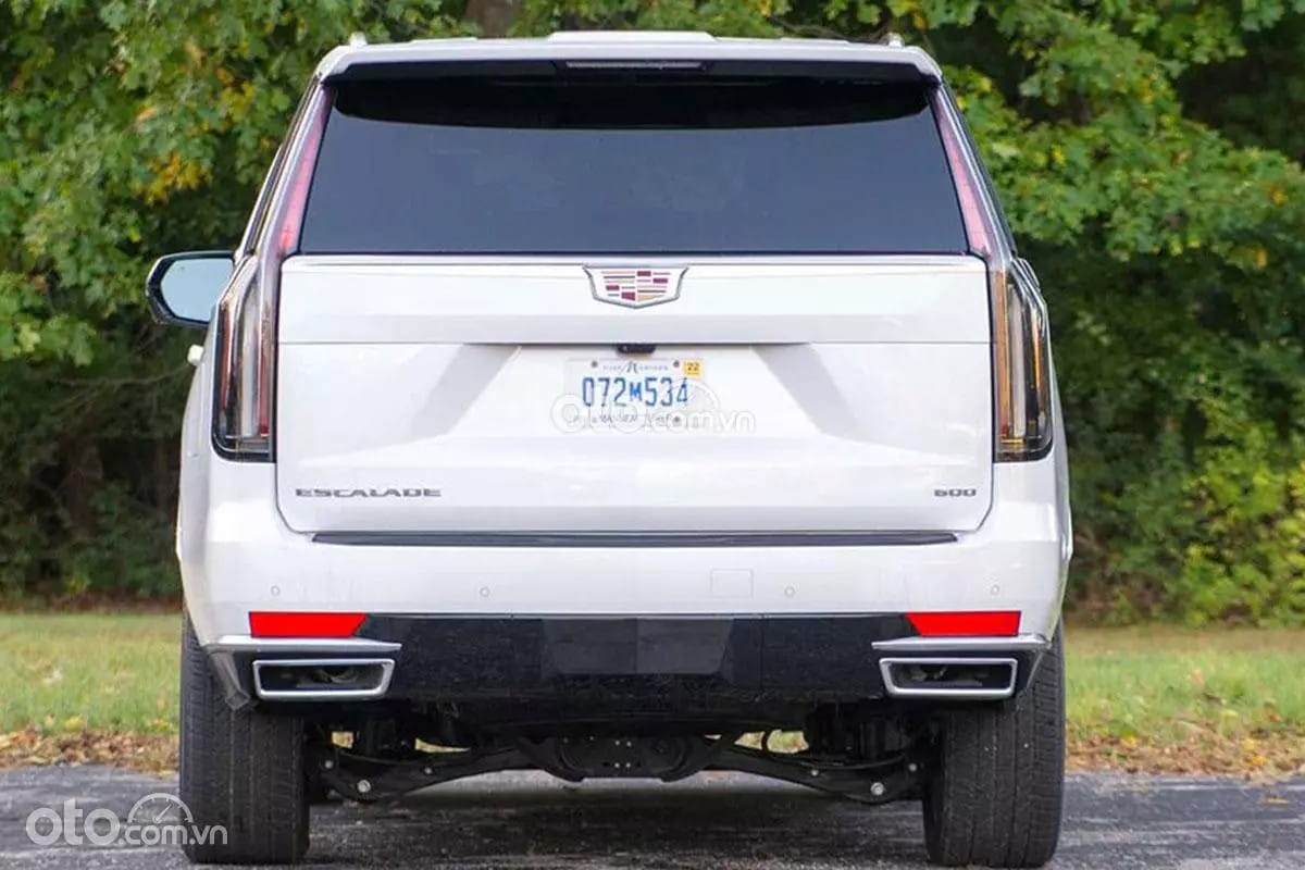 Thiết kế đuôi xe Cadillac Escalade với đèn hậu độc đáo, cân nhắc khi tìm hiểu cadillac giá bao nhiêu.