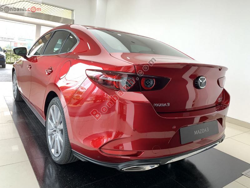 Thiết kế đuôi xe Mazda 3 Sedan màu đỏ