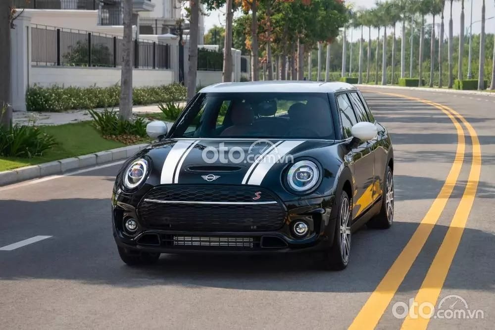 Thiết kế đuôi xe ô tô Mini Clubman 2021