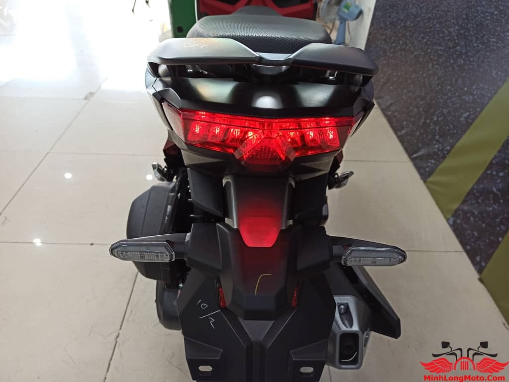 Thiết kế đuôi xe thể thao với đèn LED dạng tinh thể trên Honda Vario 150