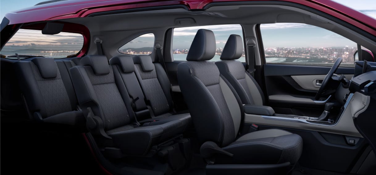 Thiết kế ghế ngồi bọc da sang trọng của Toyota Veloz Cross CVT TOP, đại diện cho các dòng xe Toyota hiện đại