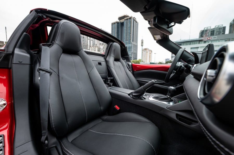 Thiết kế ghế ngồi thể thao bọc da cao cấp của Mazda MX-5 Miata