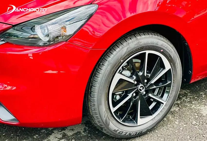 Thiết kế mâm xe 16 inch của Mazda 2 Luxury và Premium, góp phần vào vẻ thể thao