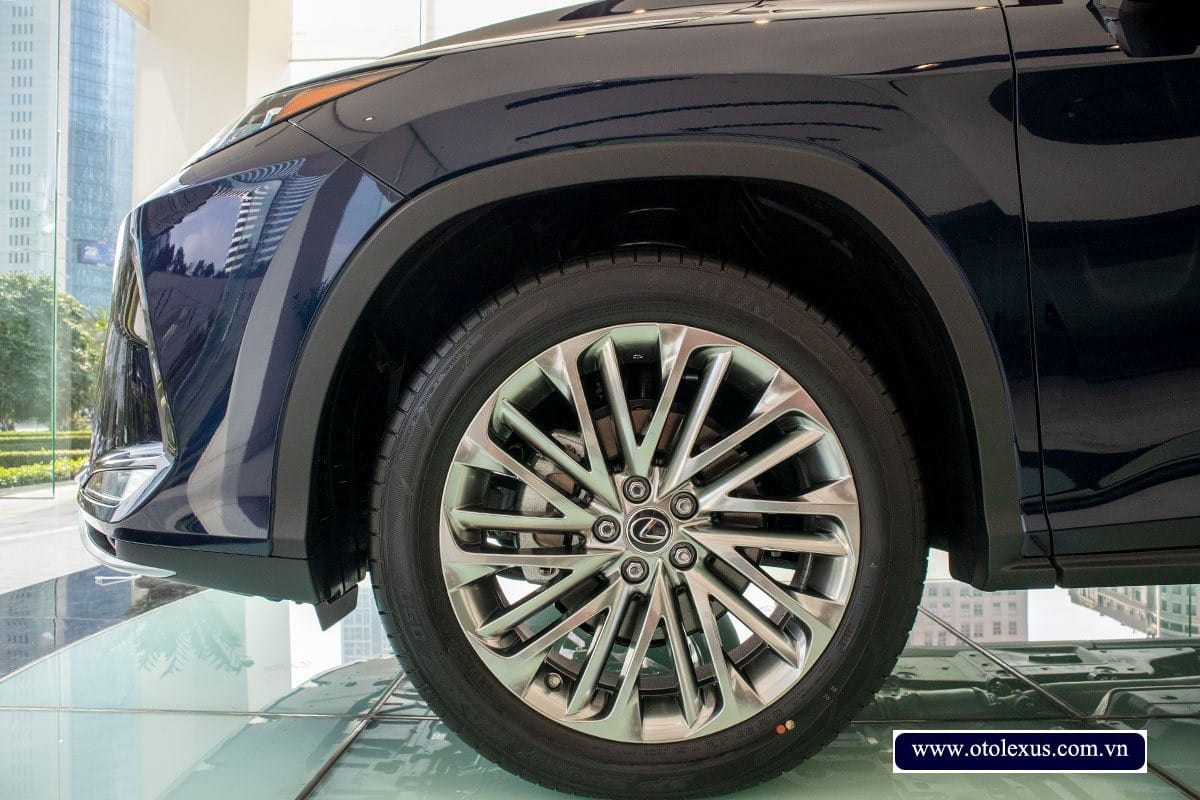 Thiết kế mâm xe hợp kim sang trọng trên dòng SUV Lexus, ảnh hưởng đến tổng thể Lexus LX450.