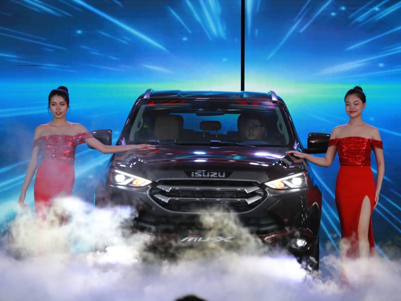Thiết kế ngoại thất hiện đại của Isuzu mu-X, mang lại vẻ ngoài ấn tượng và giá trị cho chiếc SUV 7 chỗ.