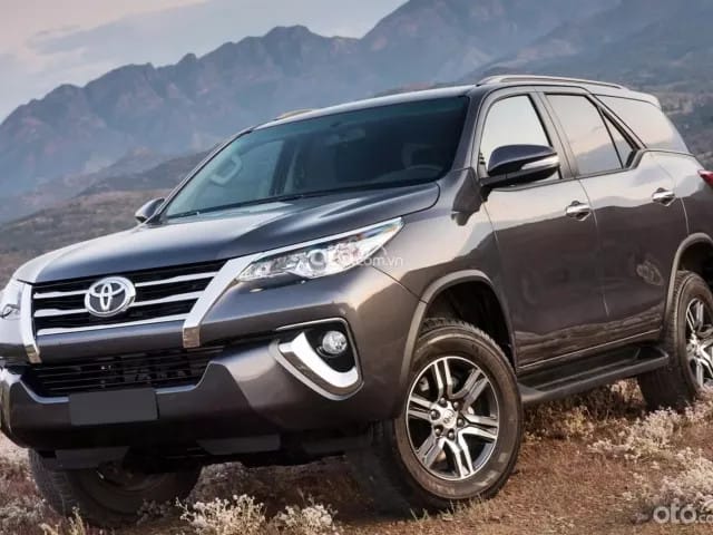 Thiết kế ngoại thất phía trước mạnh mẽ của Toyota Fortuner 2019 máy dầu
