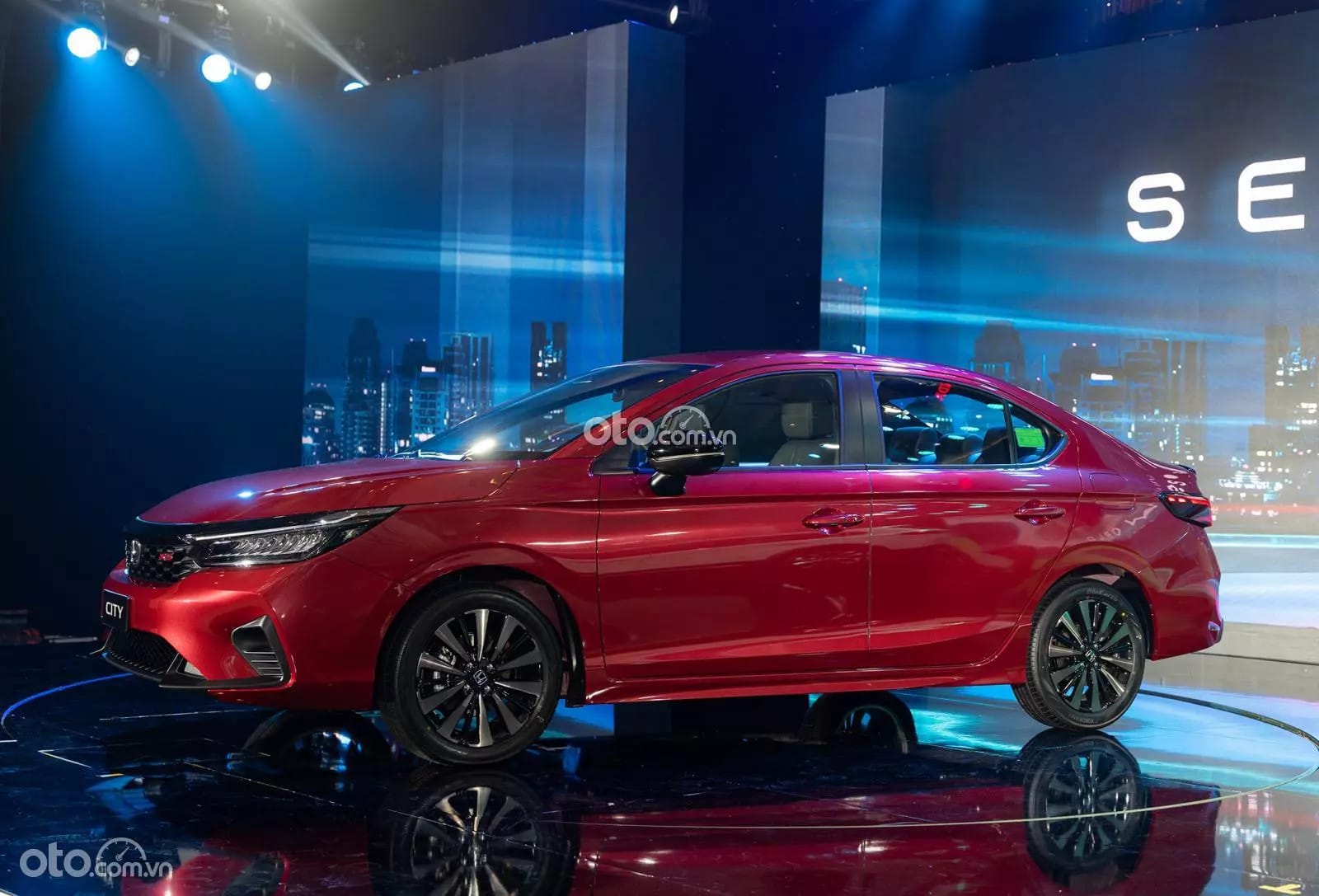 Thiết kế ngoại thất trẻ trung của Honda City, một mẫu xe trong phân khúc giá xe Honda ô tô.