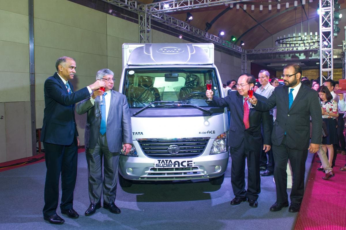Thiết kế nội thất tiện nghi bên trong cabin xe tải Tata Super Ace