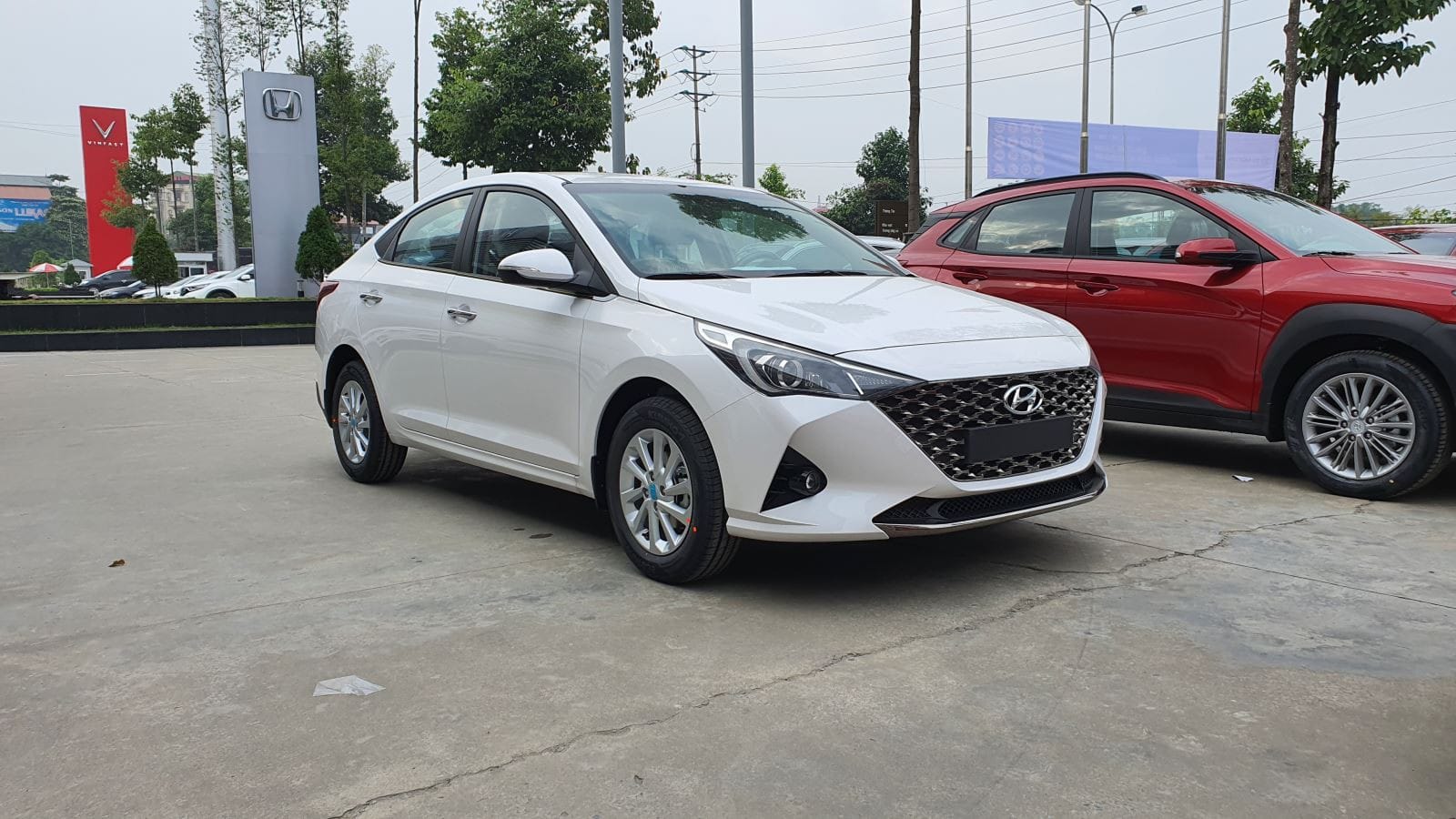 Thiết kế thân xe Hyundai Accent 2022 AT tiêu chuẩn với không gian nội thất rộng rãi