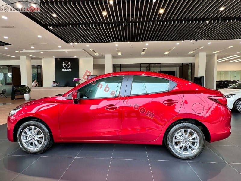 Thiết kế thân xe Mazda 2 đời 2025 màu đỏ
