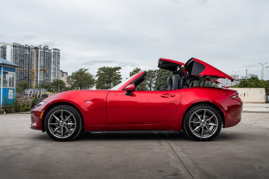 Thiết kế thân xe Mazda MX-5 Miata với đường nét 3D