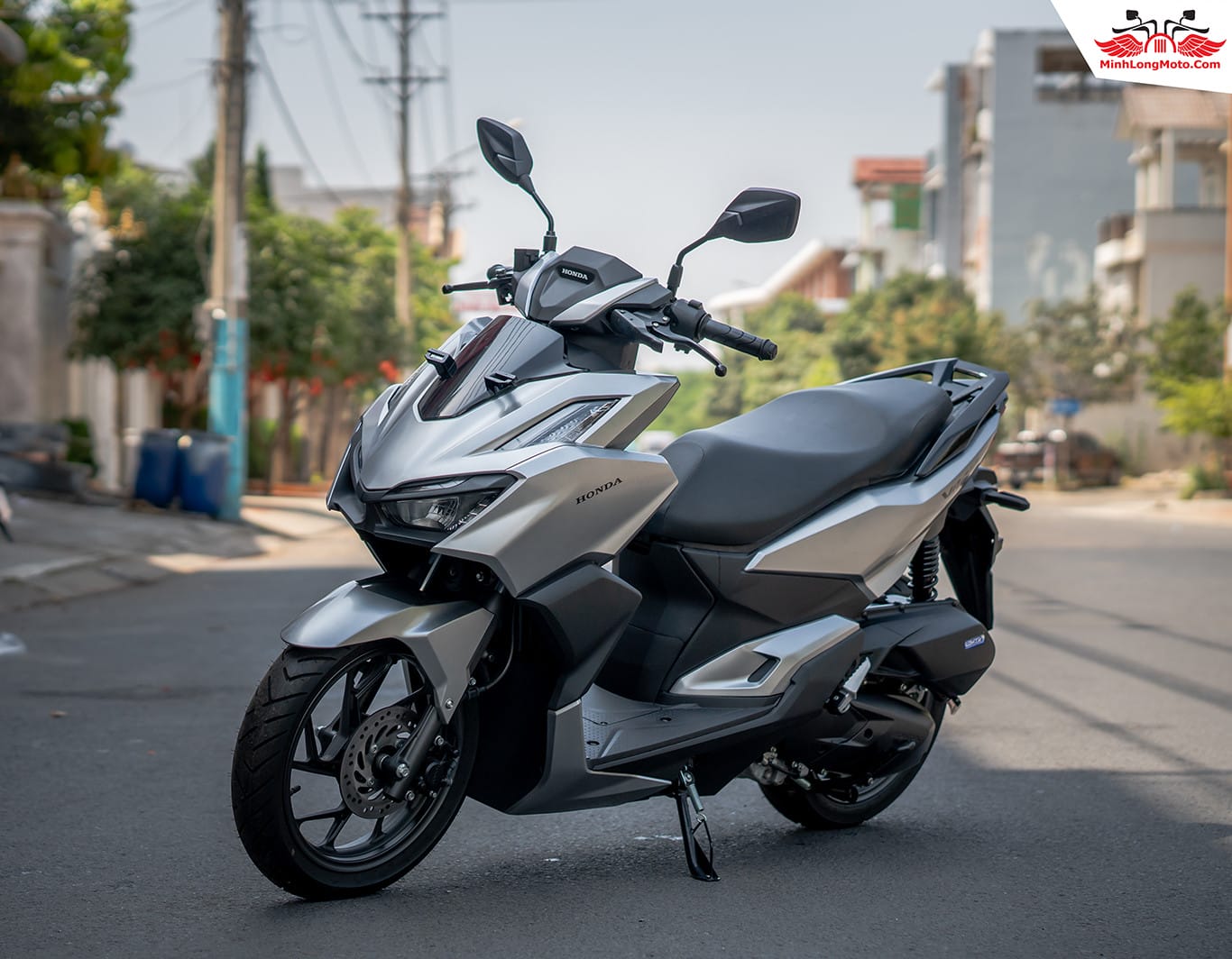 Thiết kế tổng thể mạnh mẽ và hiện đại của xe tay ga nam Honda Vario 160.