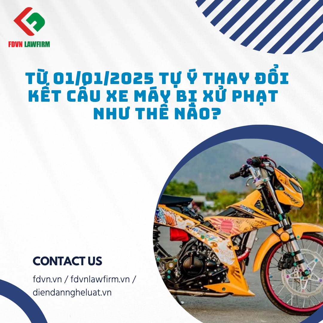 Thợ sửa xe kiểm tra động cơ xe máy