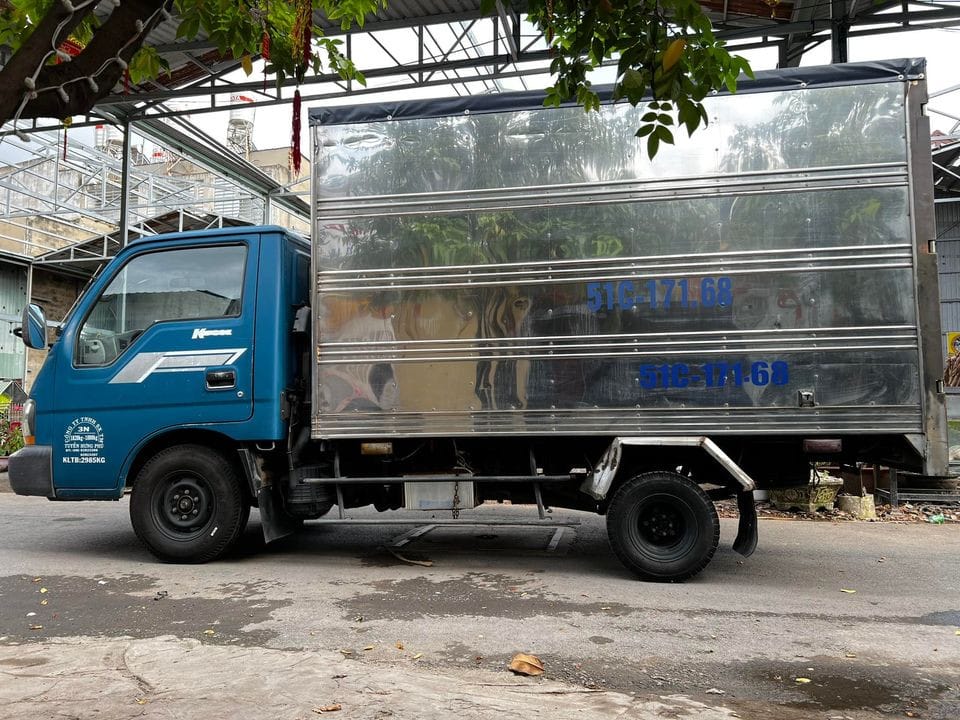 Thùng kín xe Kia K2700 đã qua sử dụng