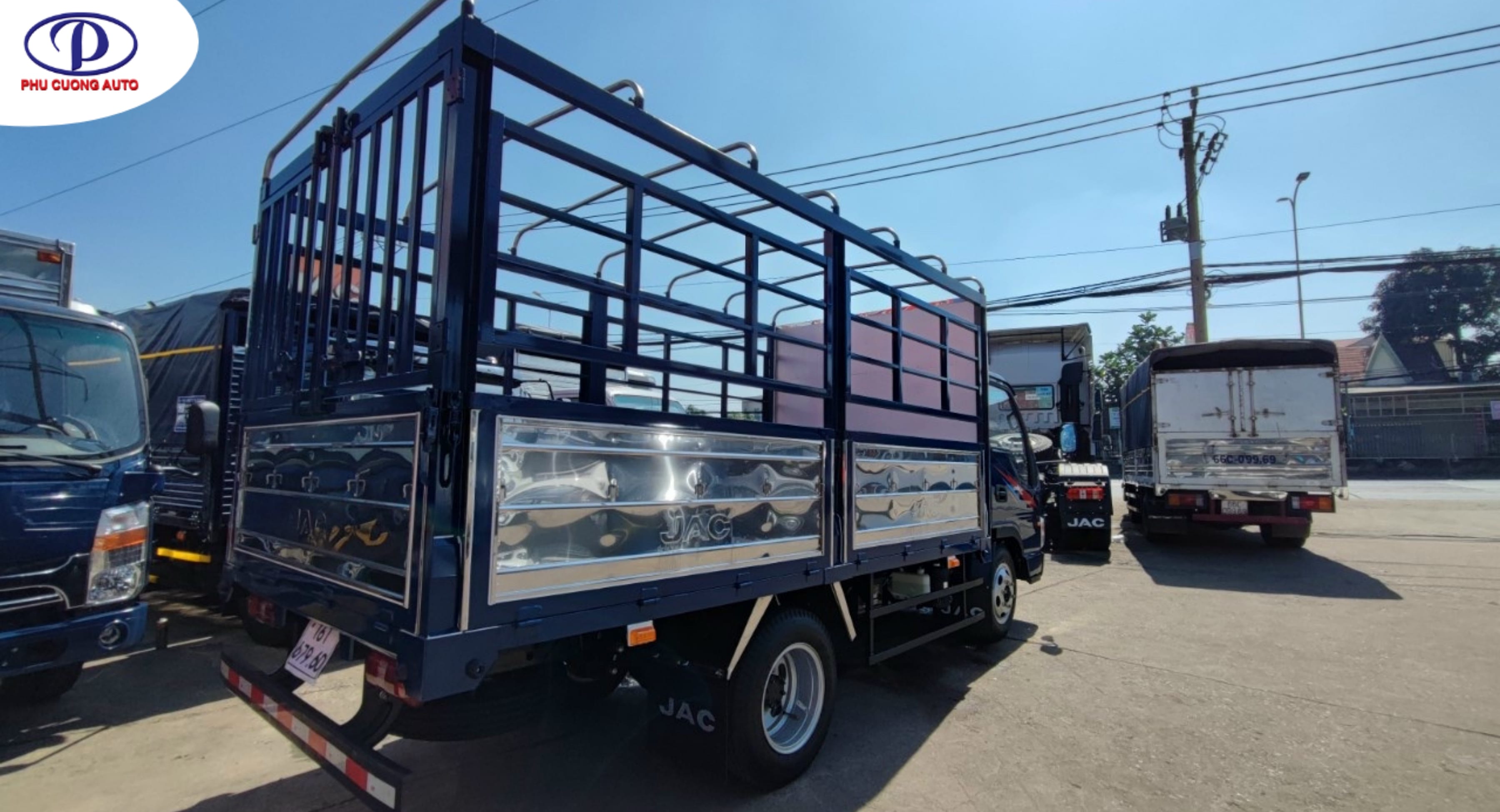 Thùng xe JAC L240 3,7 mét gọn gàng, phù hợp vận chuyển nội thành