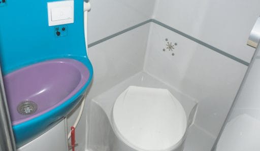 tiện ích nhà vệ sinh trên các dòng xe giường nằm hiện đại