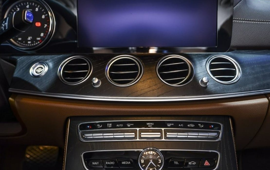 Tiện nghi giải trí xe Mercedes E250
