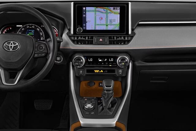 Tiện nghi hiện đại trong cabin xe Toyota RAV4