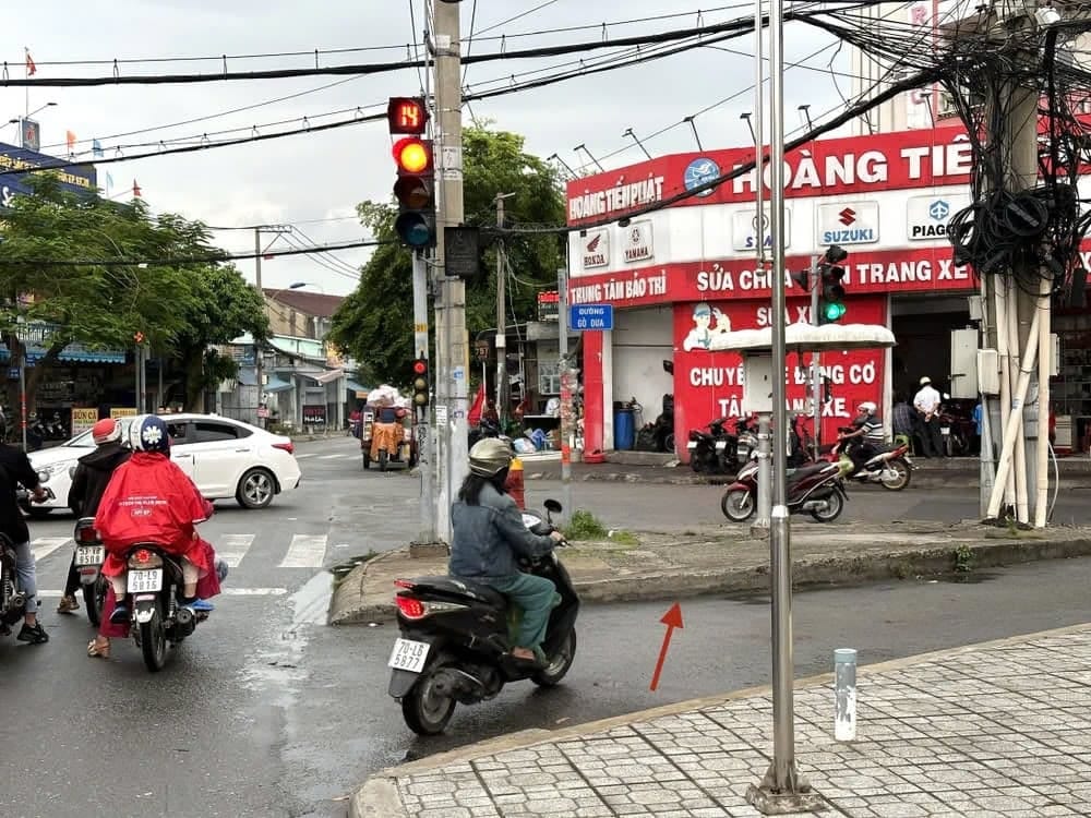Tiểu đảo phân luồng cho phép quẹo phải an toàn