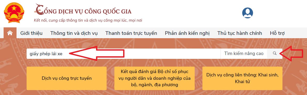 Tìm kiếm từ khóa "Giấy phép lái xe" trên Cổng dịch vụ công để bắt đầu quy trình làm lại bằng lái xe máy.
