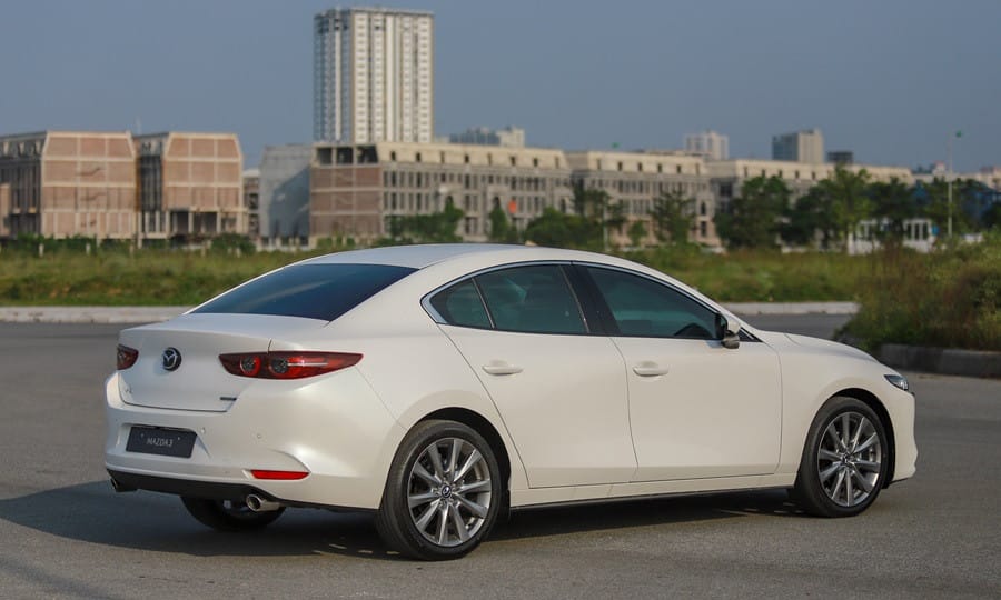 Tính năng an toàn i-Activsense trên màn hình Mazda 3