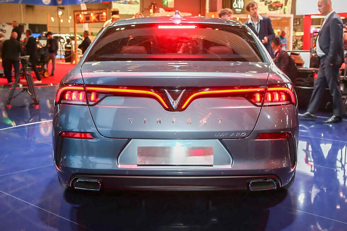 Toàn cảnh đuôi xe VinFast Lux A, nhấn mạnh phong cách thể thao