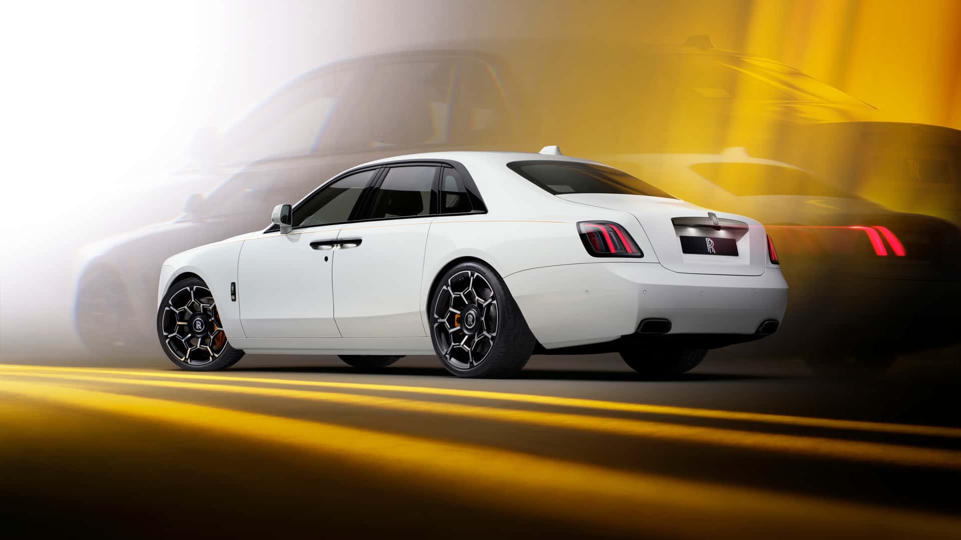 Toàn cảnh Rolls-Royce Ghost Black Badge mạnh mẽ